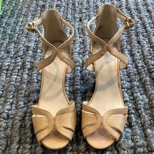 Nine West tan wedges